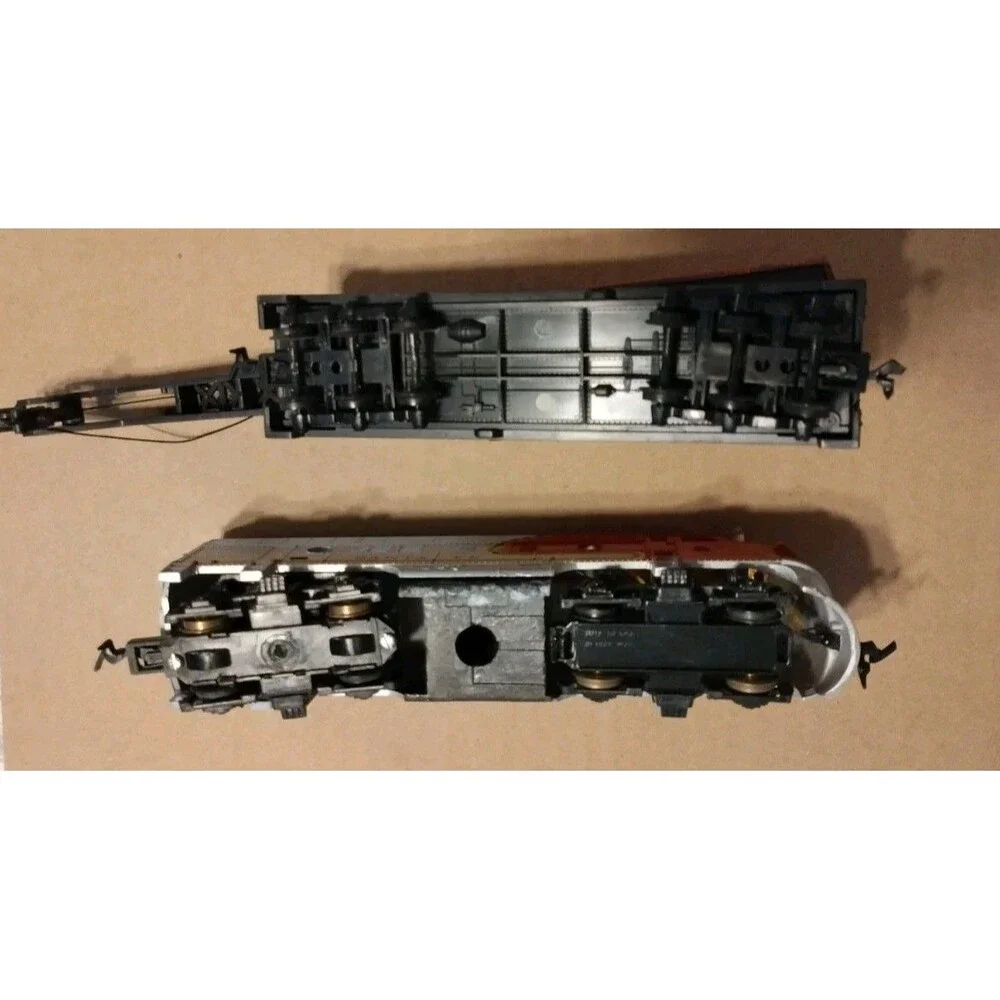 Lot Of 2 Tyco Santa Fe Hong Kong HO Train Items Engine Crane Vintage Toy Track